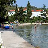 Apartments Sutomišćica 3127, Sutomišćica - Nearest beach