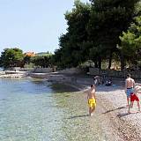 Appartamenti Sutomišćica 3127, Sutomišćica - La spiaggia più vicina