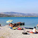 Appartamenti Slatine 15389, Slatine - La spiaggia più vicina